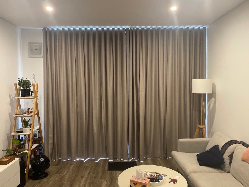 DIAMOND CURTAINS AND BLINDS