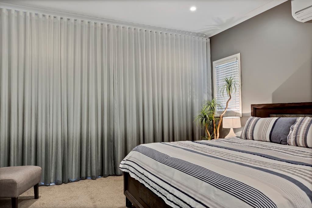 Darren's Blinds Shutters & Curtains